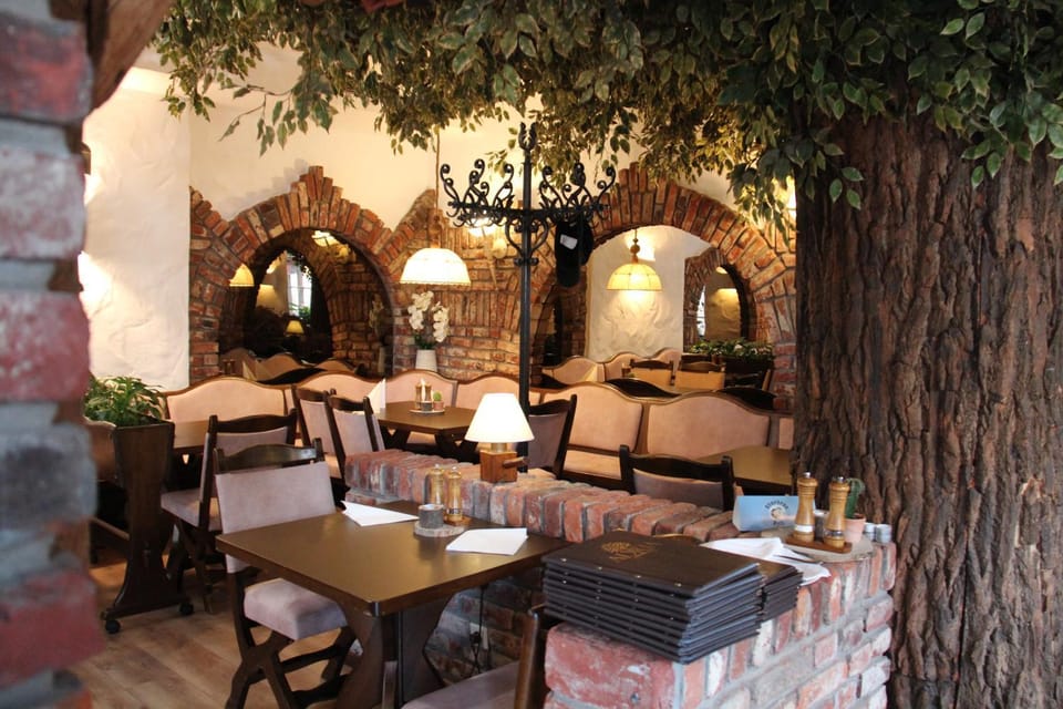 Restaurant/places to eat, Banquet/Function facilities, Seating area
