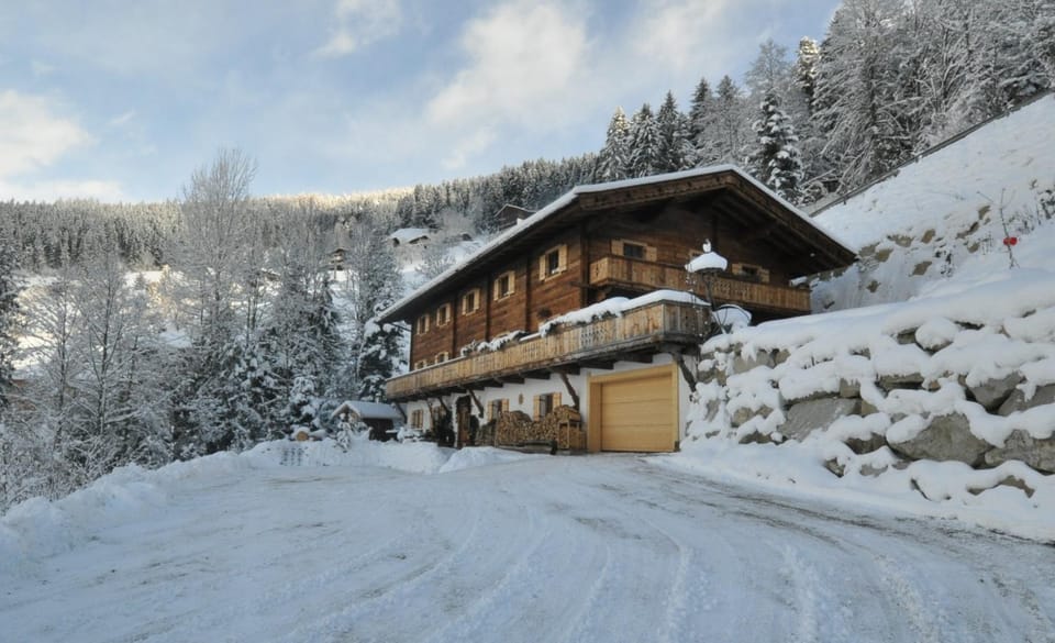 Facade/entrance, Winter