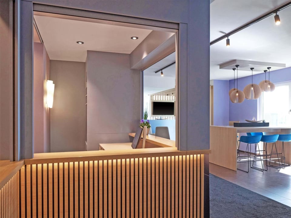 Lobby or reception, Photo of the whole room