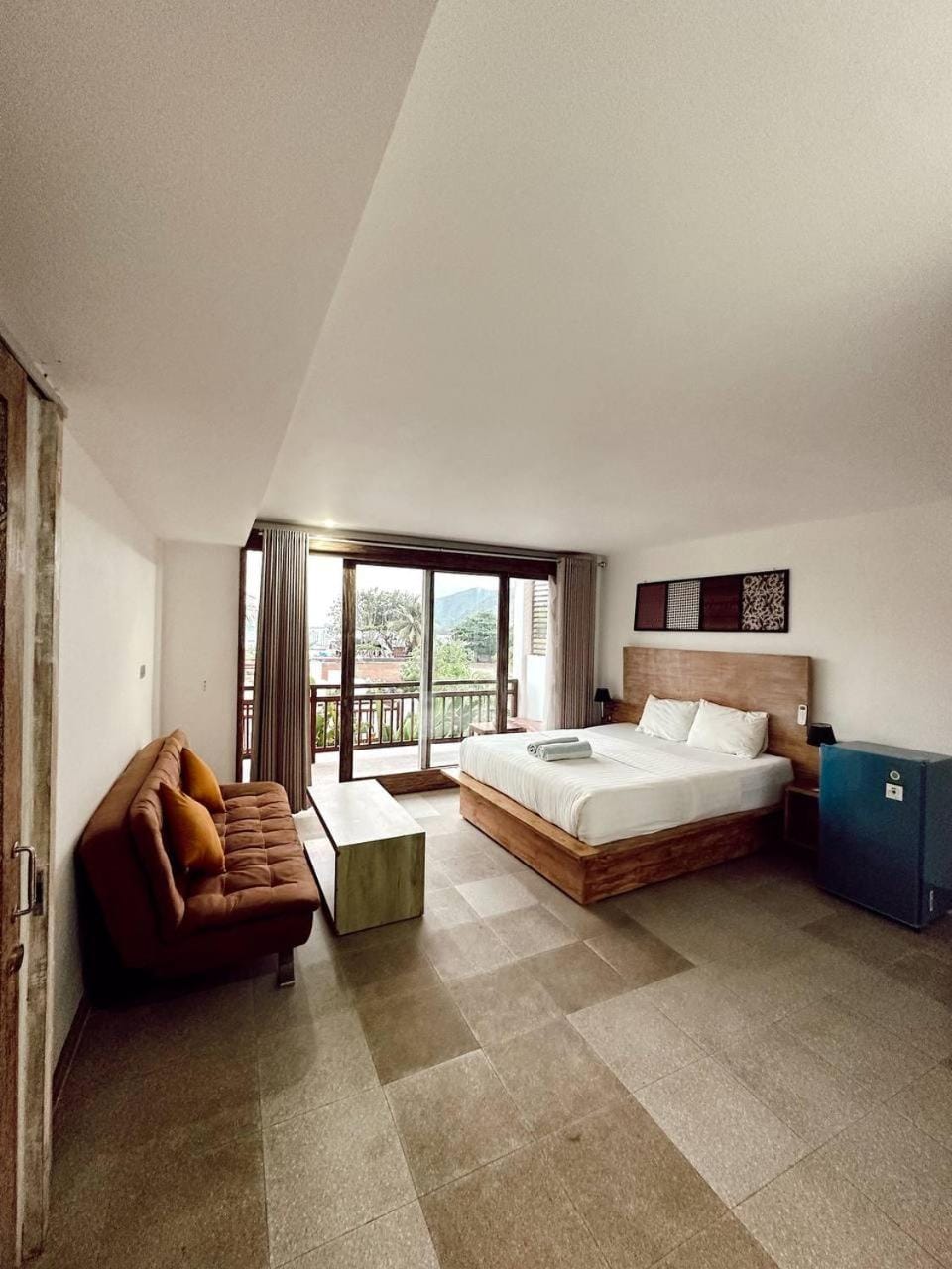 Bed, Photo of the whole room, Seating area, Bedroom, towels