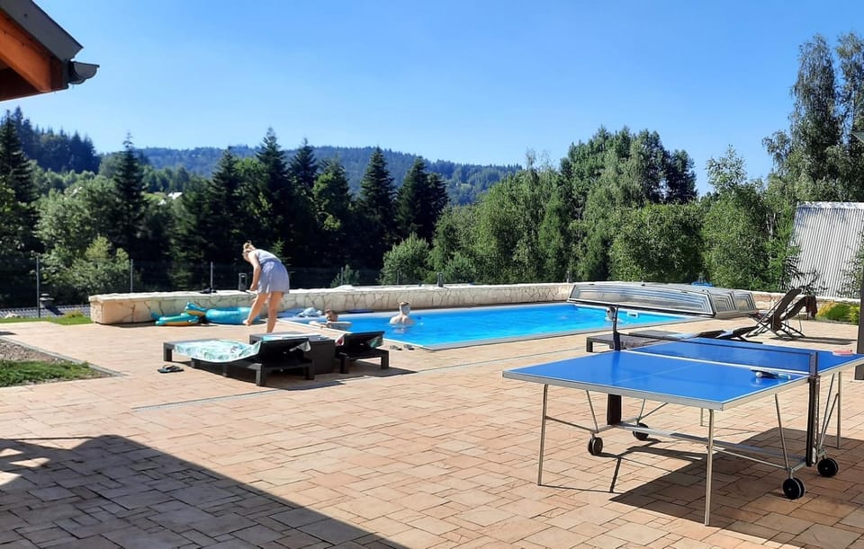Table tennis, Swimming pool