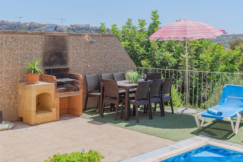 Ta Danjela Villa Sleeps 8 with Pool Villa in Malta