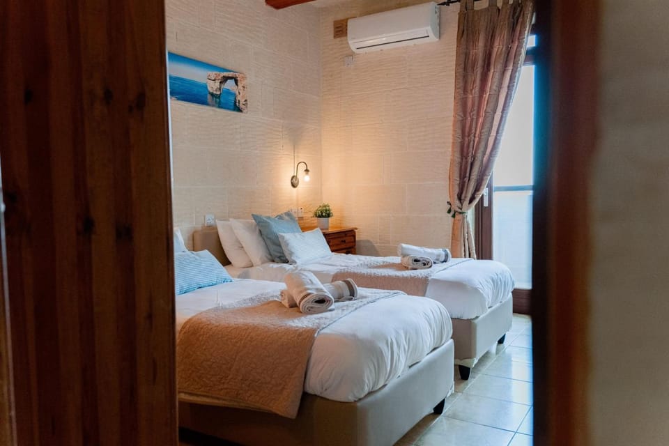 Villa Savona Sleeps 7 with Private Pool Villa in Malta