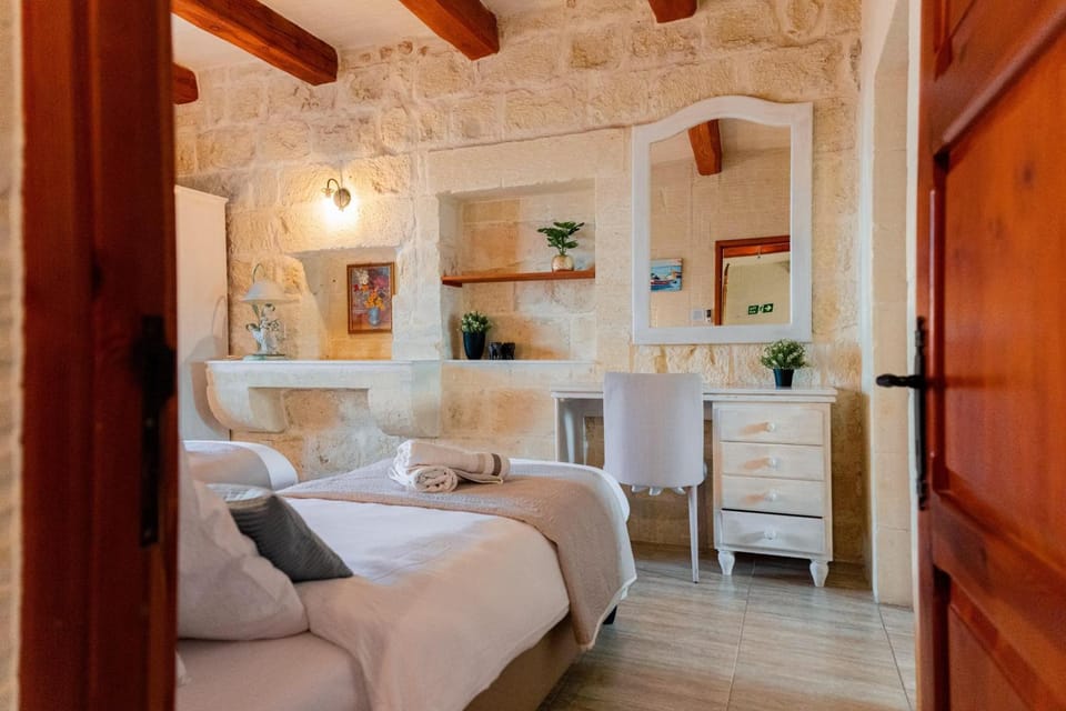 Villa Savona Sleeps 7 with Private Pool Villa in Malta