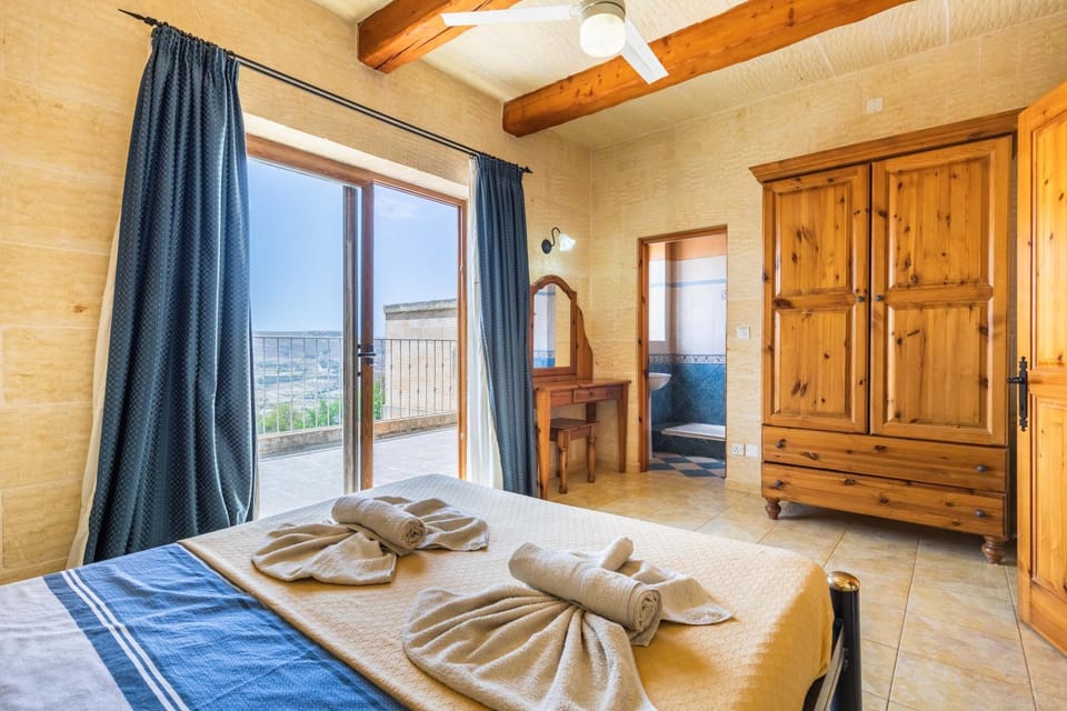Villa Ta Debora Sleeps 7 with Pool Villa in Malta
