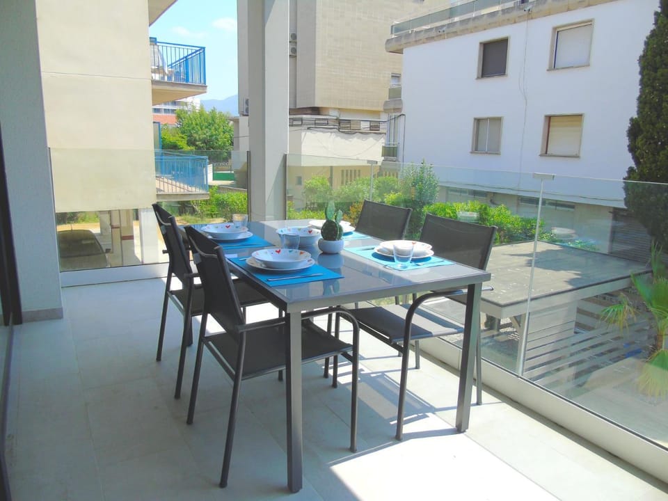 Appartement proche mer avec piscine Rosas Apartment in Roses