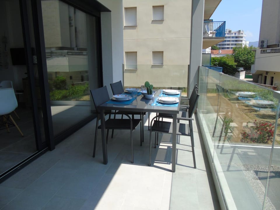 Appartement proche mer avec piscine Rosas Apartment in Roses