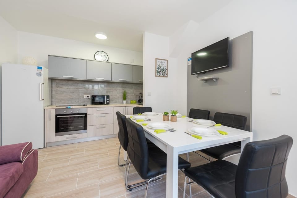 Balen city central house for 8 House in Novalja