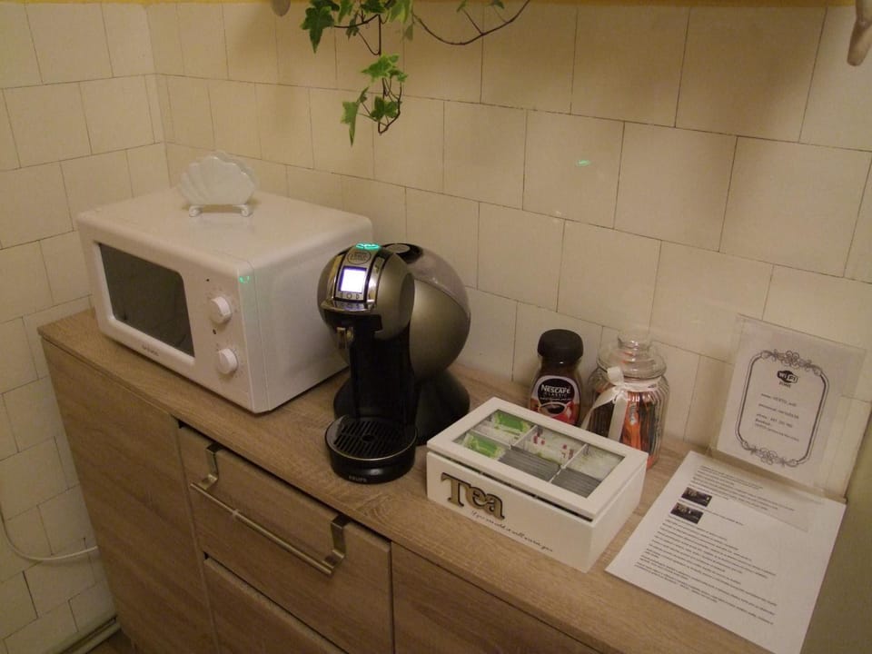 Coffee/tea facilities, Dining area
