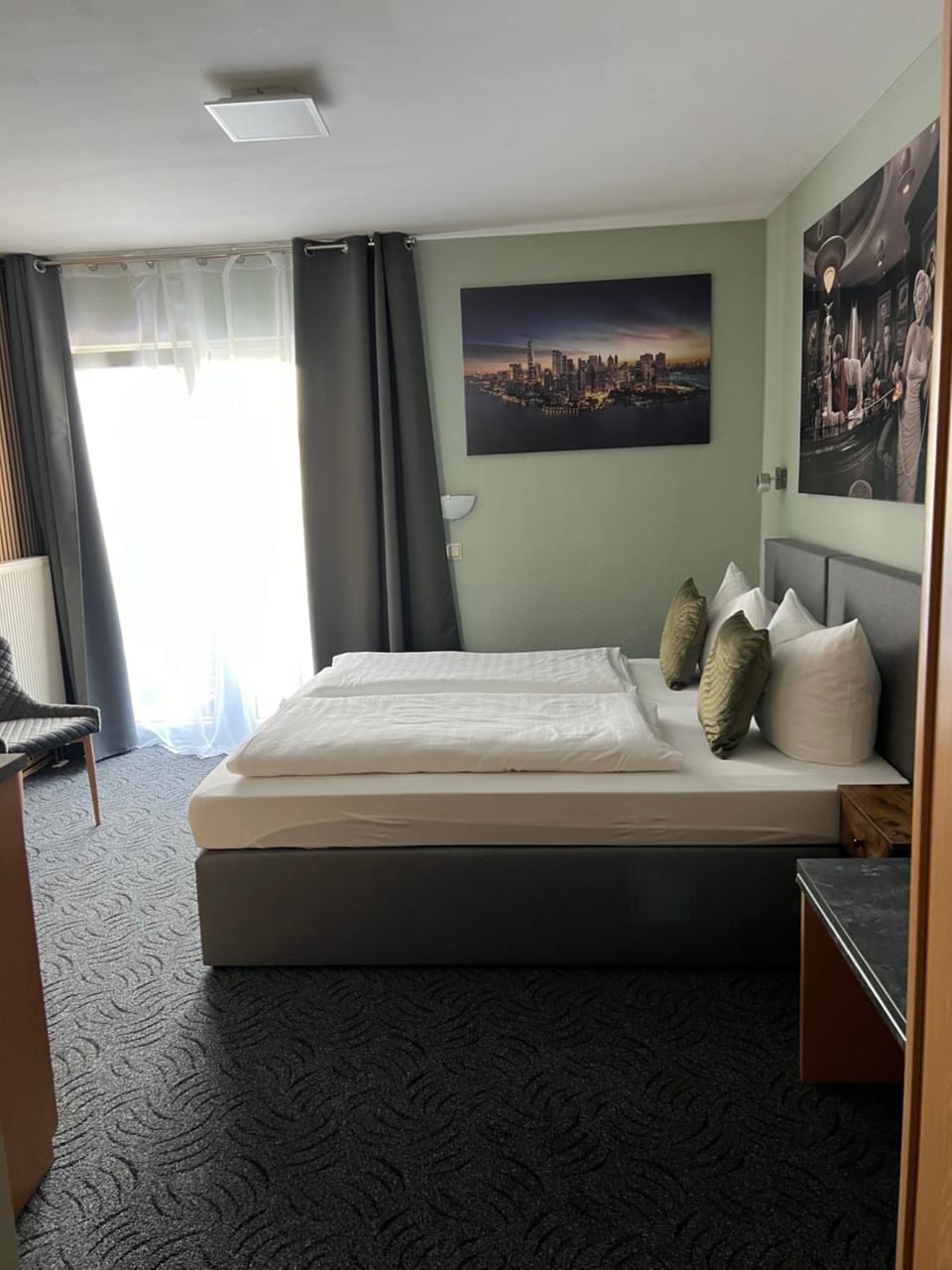 Photo of the whole room