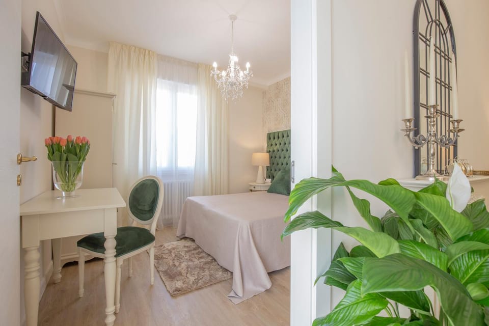 CRYS: Apartments, Holiday, Business, Verde Apartment in Verona