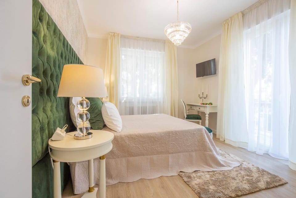 CRYS: Apartments, Holiday, Business, Verde Apartment in Verona