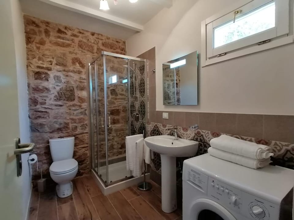 Bathroom, washing machine