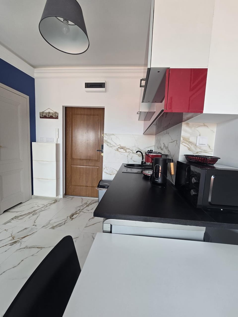 Kitchen or kitchenette, microwave, oven, stove