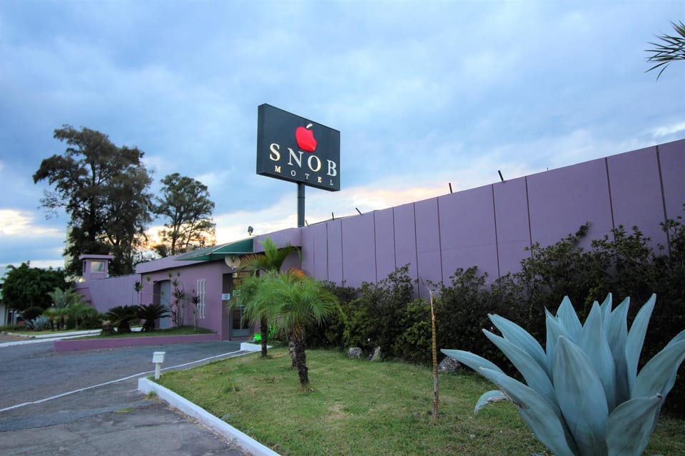 Property building, Facade/entrance, Lobby or reception