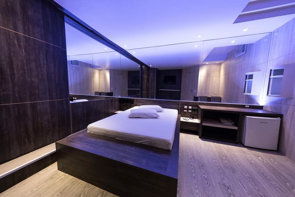 Bed, Hot Tub, Bathroom, TV and multimedia, Bedroom, Breakfast, Parking, heating, oven, room service, air conditioner