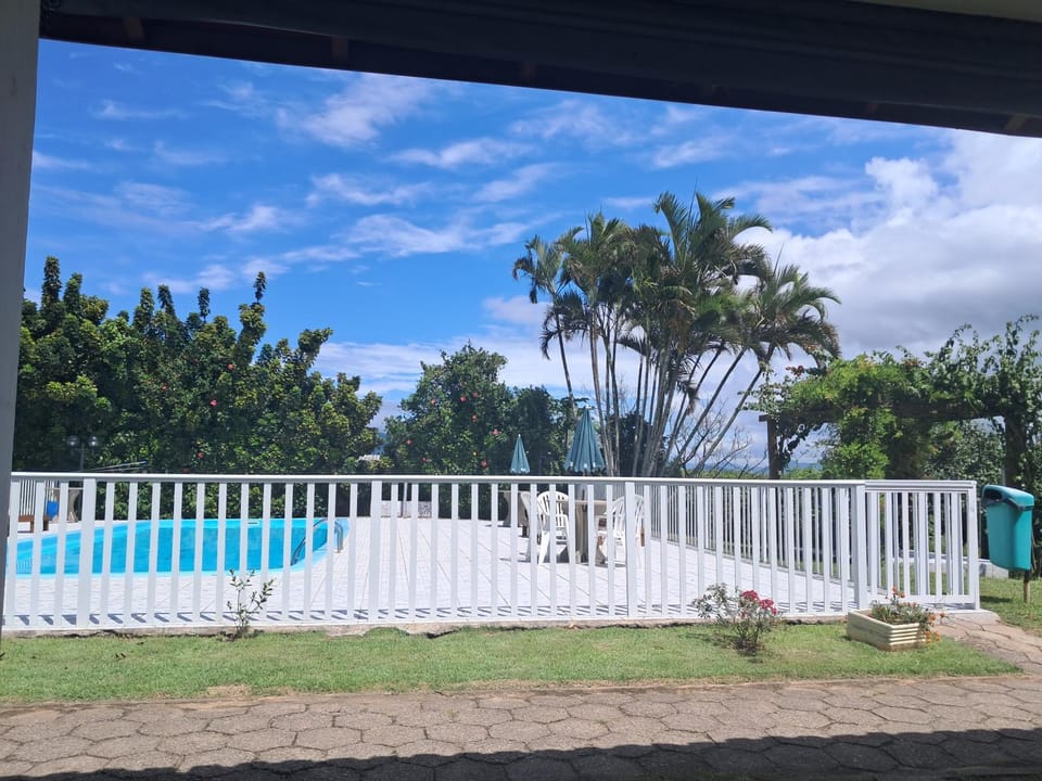 Apartamento pé na areia de 1 dormitório com vista para Praia ou vista lateral Pontas das Canas Bed and Breakfast in Florianopolis
