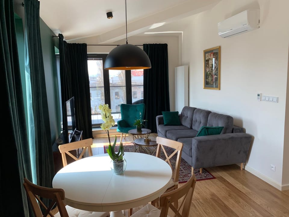 Living room, Seating area, Dining area, air conditioner