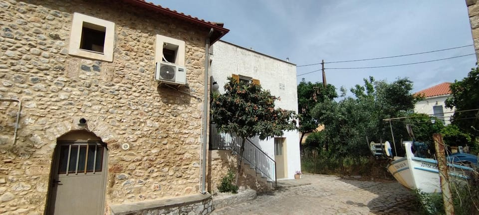 Property building, Neighbourhood