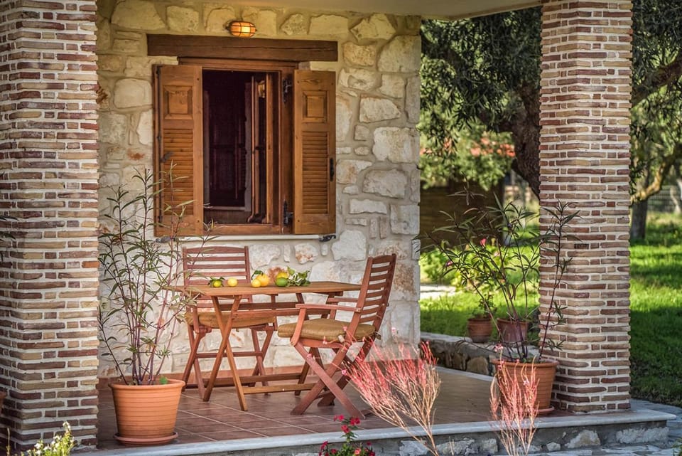 Patio, Facade/entrance