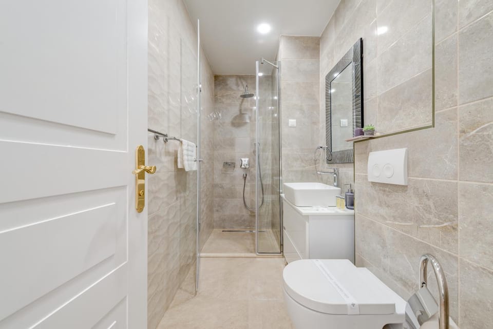 Shower, Toilet, Bathroom