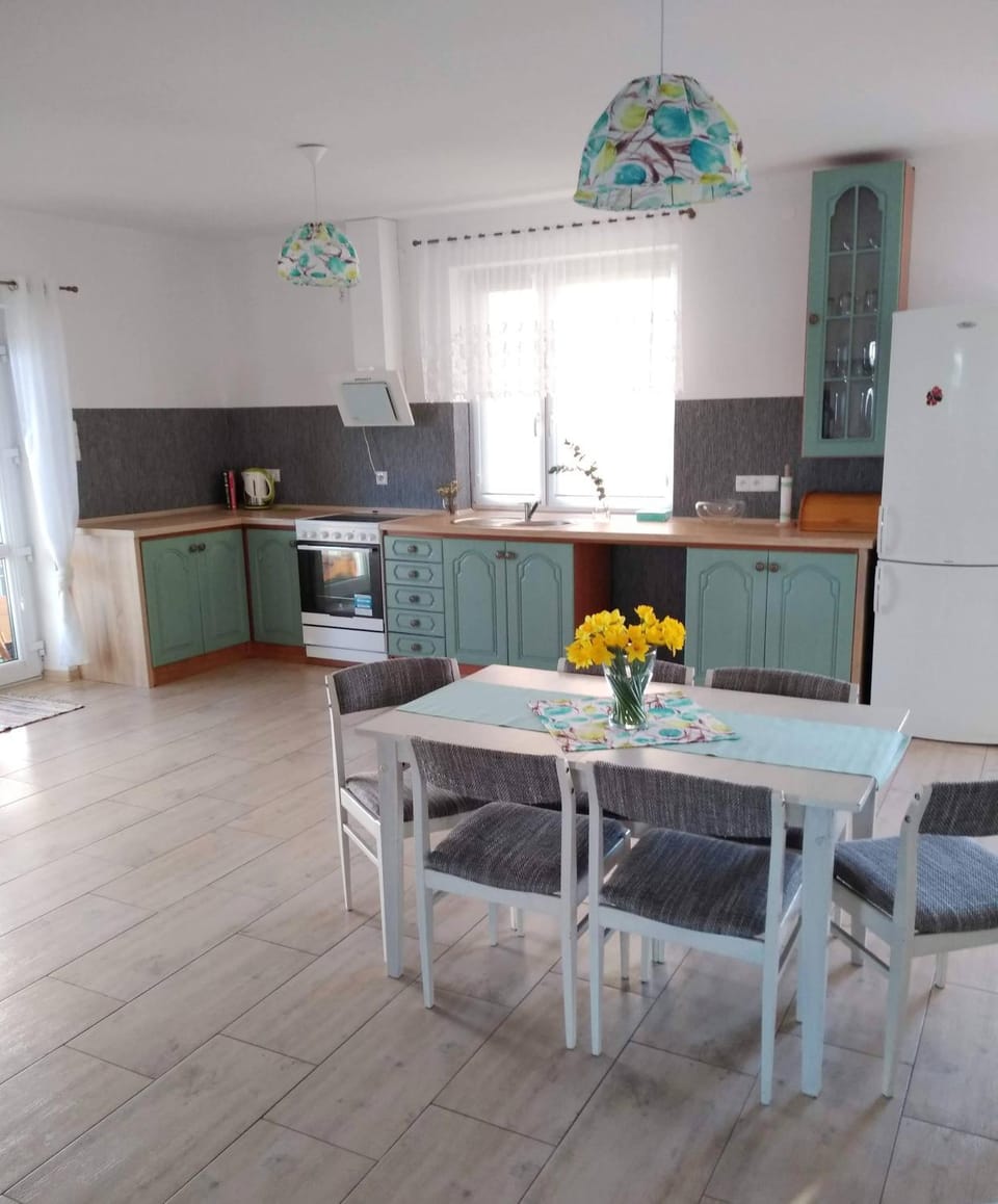 Balcony/Terrace, Kitchen or kitchenette, Dining area, Family