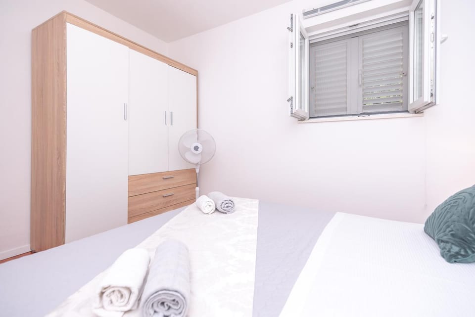 Bed, Bedroom, wardrobe