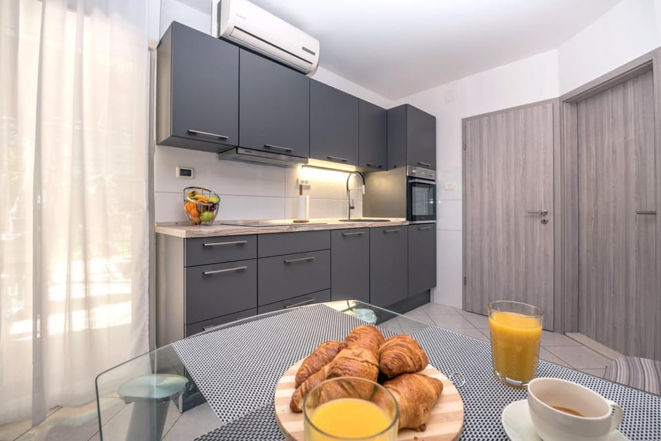 Dining area, dishwasher, kitchen, air conditioner