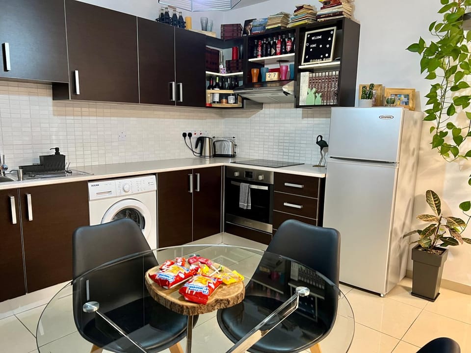 Coffee/tea facilities, Kitchen or kitchenette, Dining area, minibar, pet friendly, stove, toaster