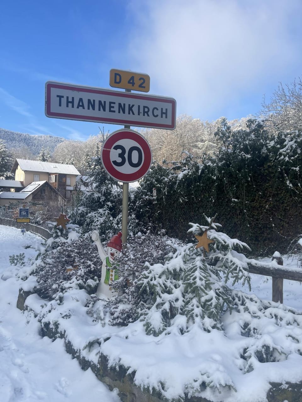 Nearby landmark, Day, Natural landscape, Winter, Hiking, Hiking, Cycling, Cycling, Mountain view, Street view