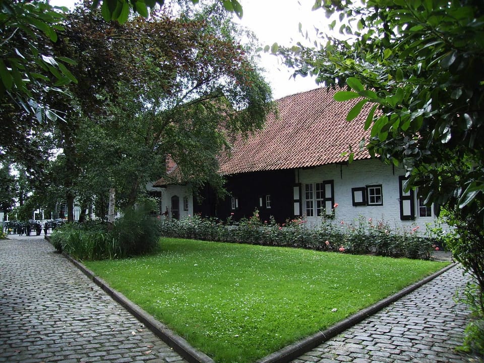 Facade/entrance, Summer