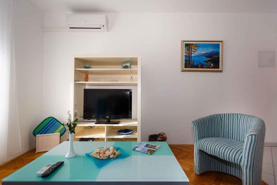 TV and multimedia, Seating area
