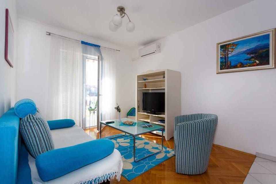 TV and multimedia, Seating area