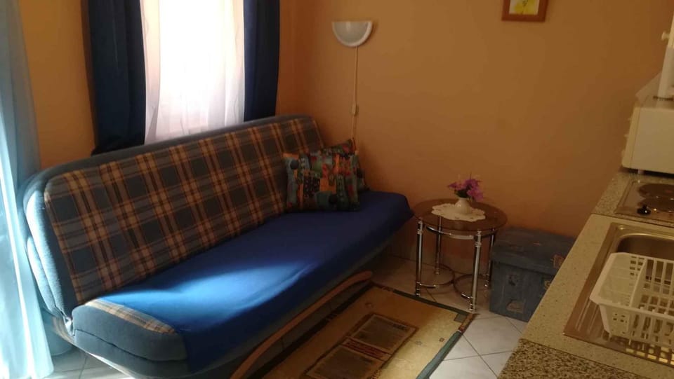 Kitchen or kitchenette, Seating area