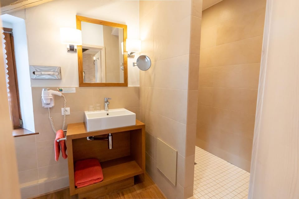 Shower, Bathroom, towels