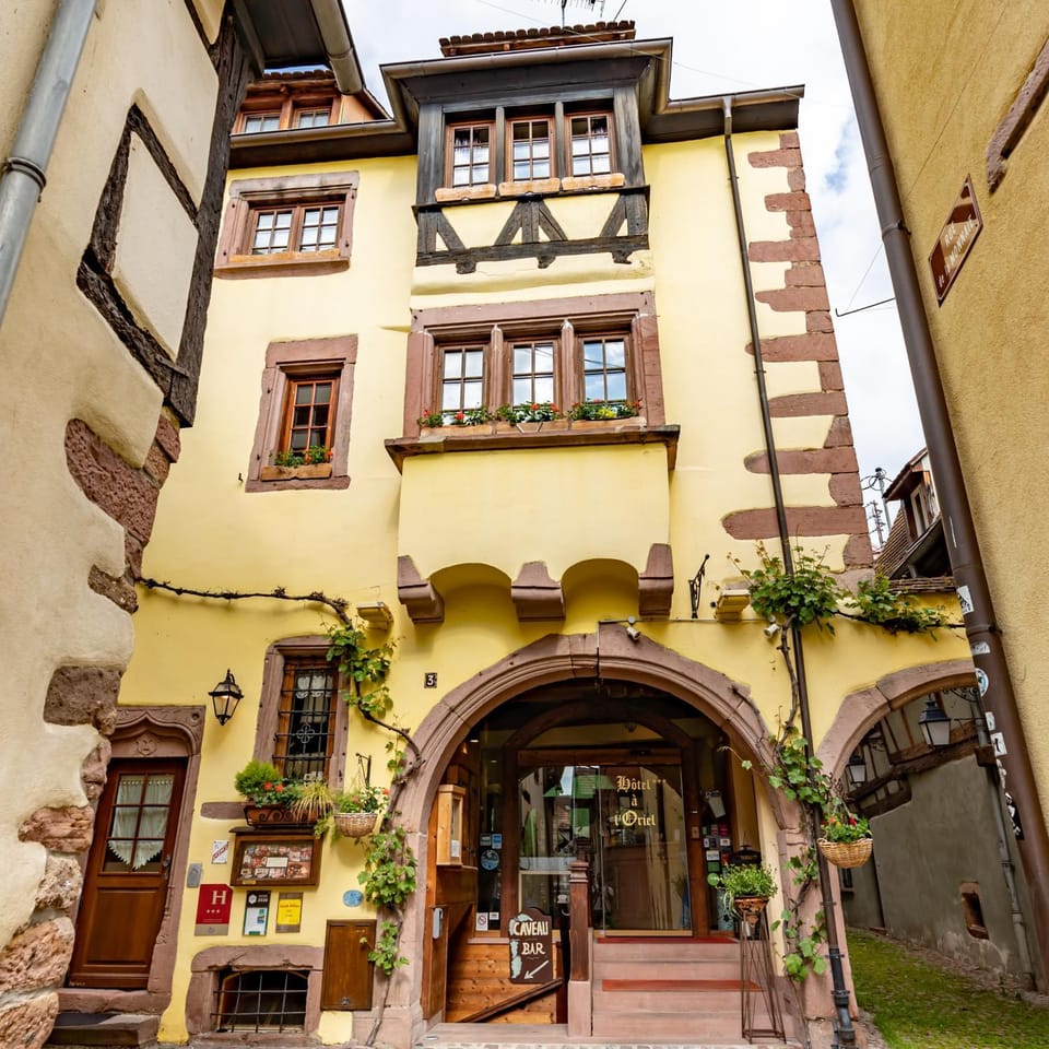 Property building, Facade/entrance
