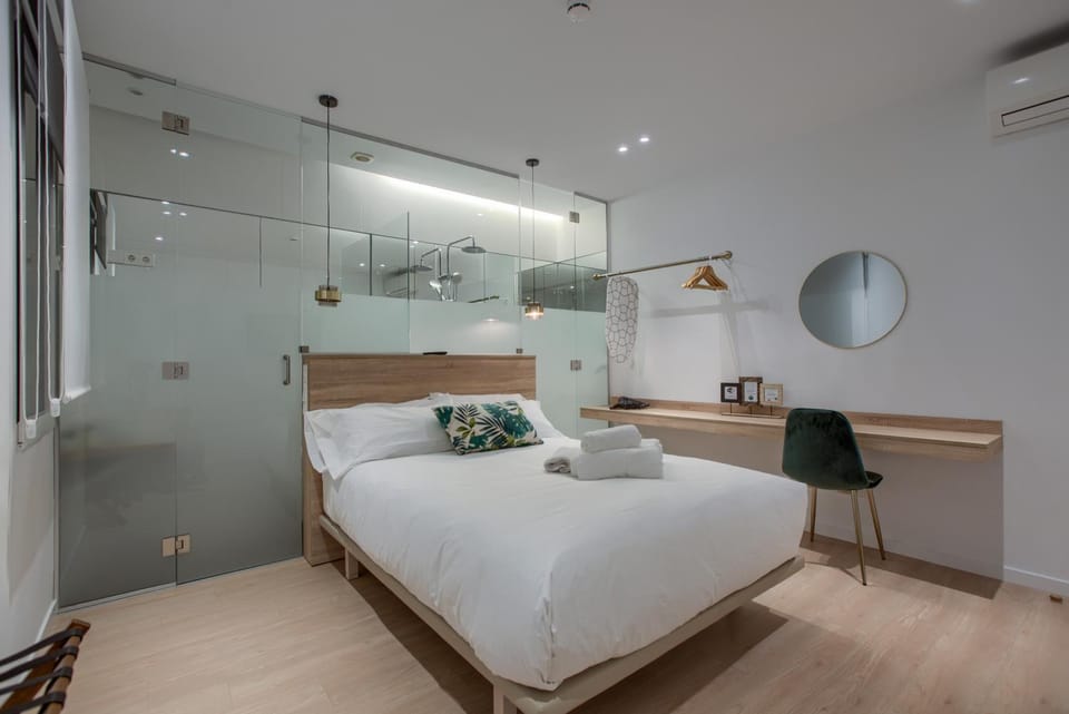Bed, Photo of the whole room, Bedroom