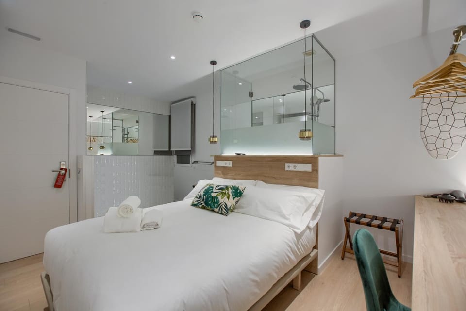 Photo of the whole room, Bedroom