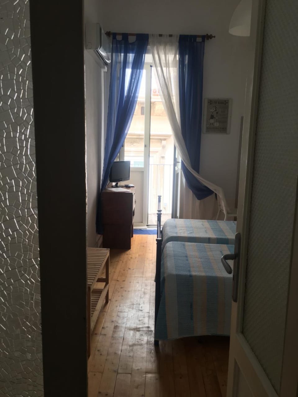Photo of the whole room, Quiet street view