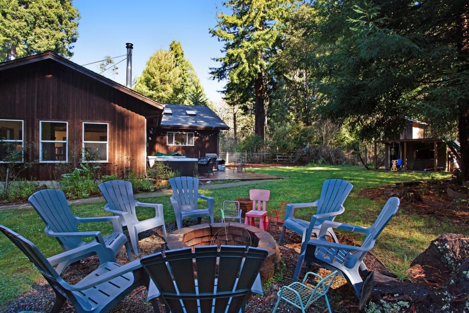 Tree-lined Home with Hot Tub Firepit & Large Yard House in Fort Bragg