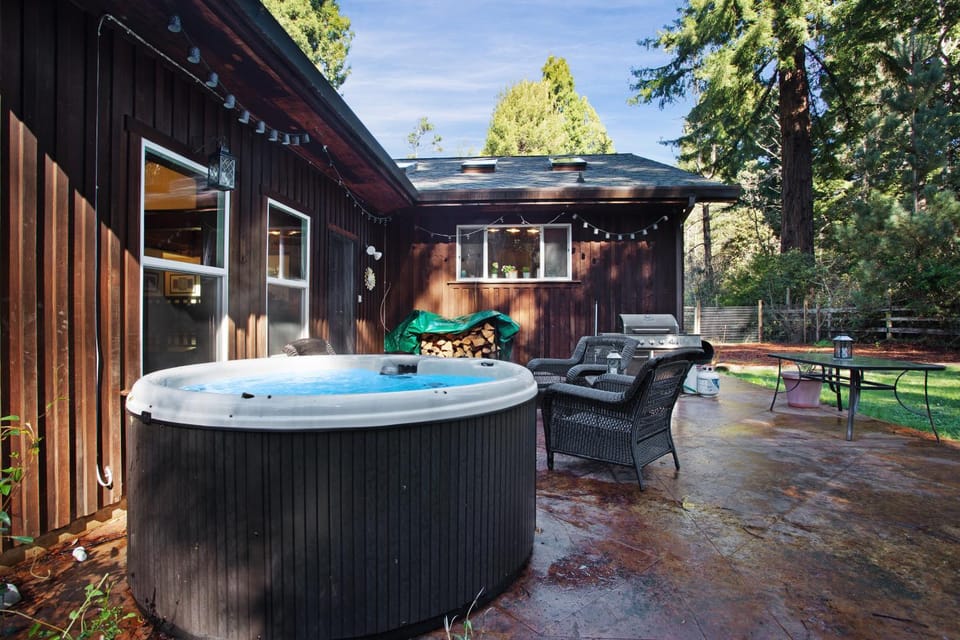 Tree-lined Home with Hot Tub Firepit & Large Yard House in Fort Bragg