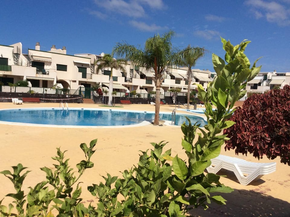 Property building, Balcony/Terrace, Pool view