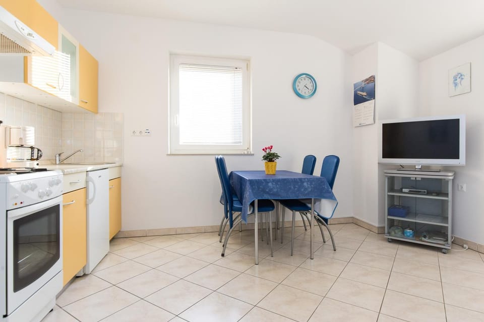 Kitchen or kitchenette, Living room, Dining area