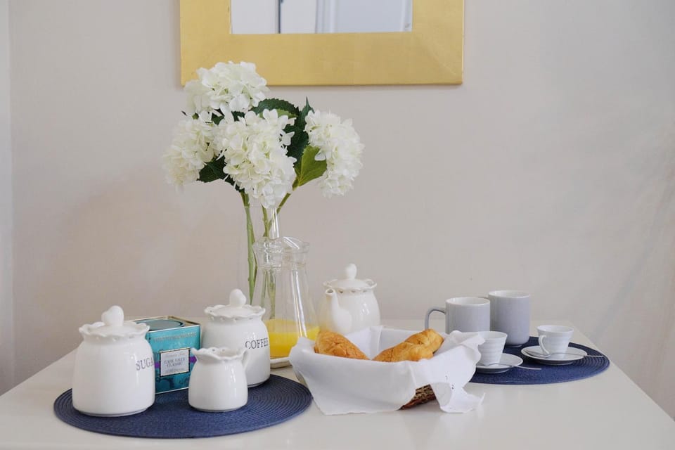 Coffee/tea facilities, Breakfast, Continental breakfast