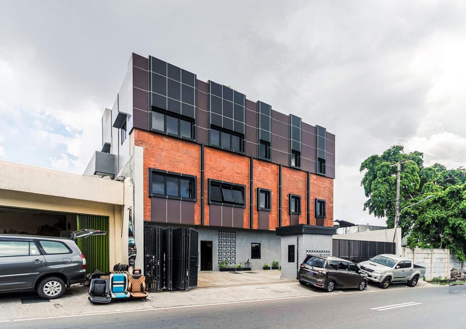 Facade/entrance