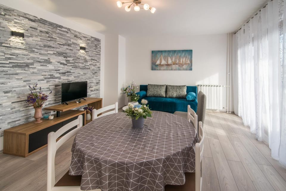 TV and multimedia, Living room, Dining area