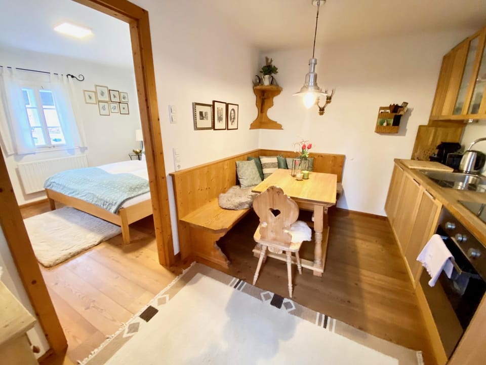 Kitchen or kitchenette, Seating area, Dining area, kitchen