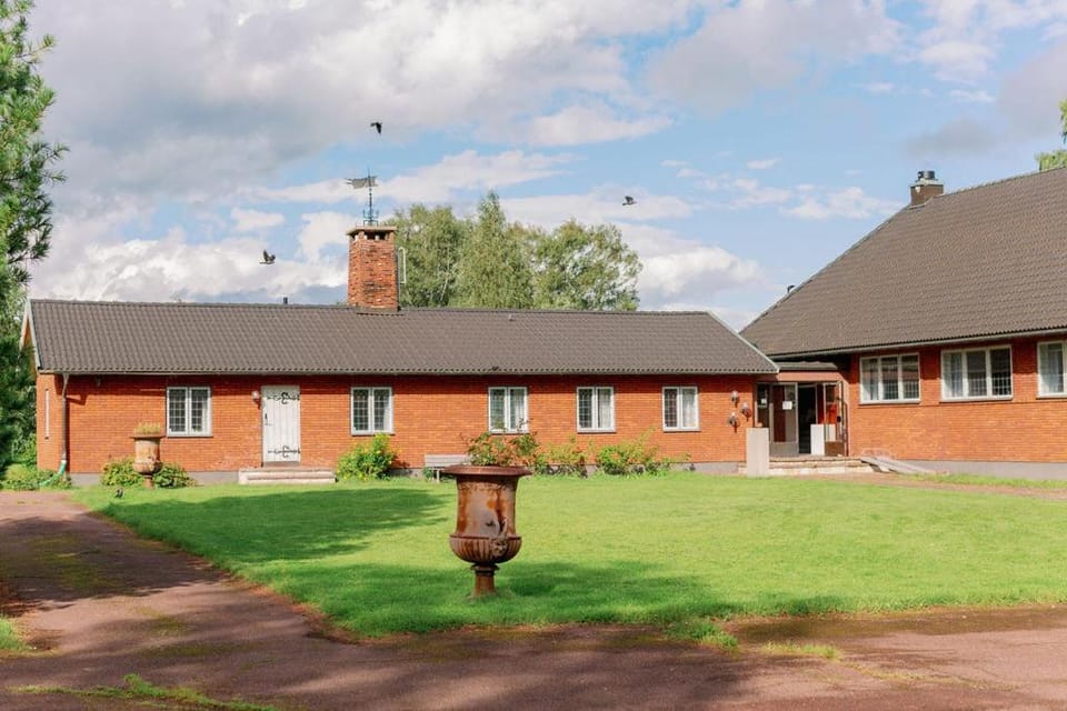 Property building, Day, Garden, Garden view