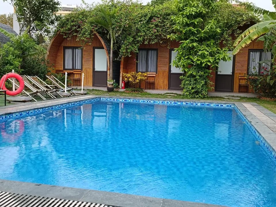 Property building, Pool view