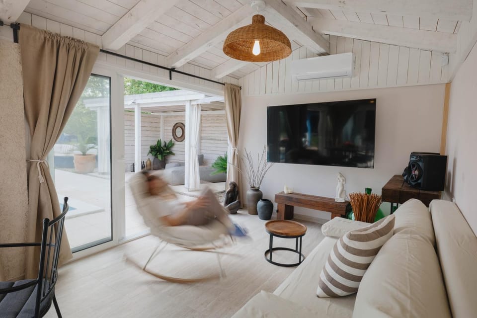 TV and multimedia, Living room, Seating area